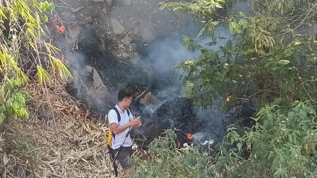 Dua Gunung di Garut Terbakar Terbakar