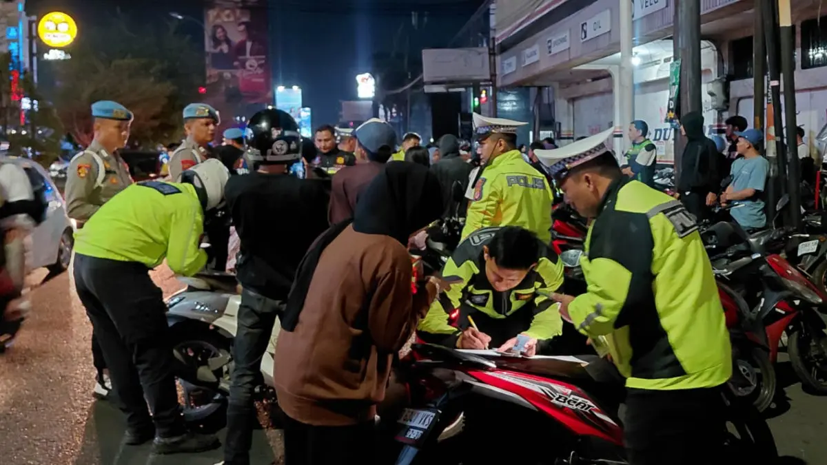 Persempit Ruang Gerak Geng Motor di Tasikmalaya, Polisi Gencarkan Patroli Gang Sempit hingga Razia 292 Motor razia geng motor