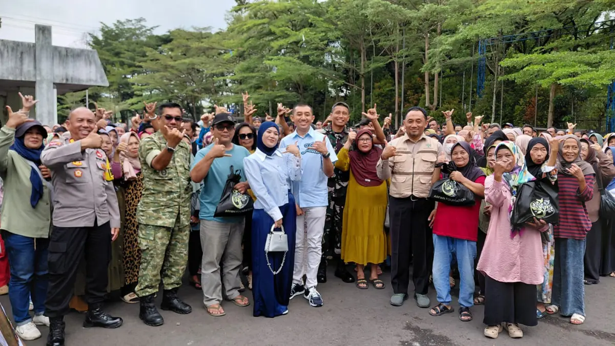Pedagang Dadaha Kota Tasikmalaya Keluhkan Sepinya Pembeli, 1.000 Paket Sembako Jadi Napas Bantuan bantuan sembako untuk pedagang Kota Tasikmalaya