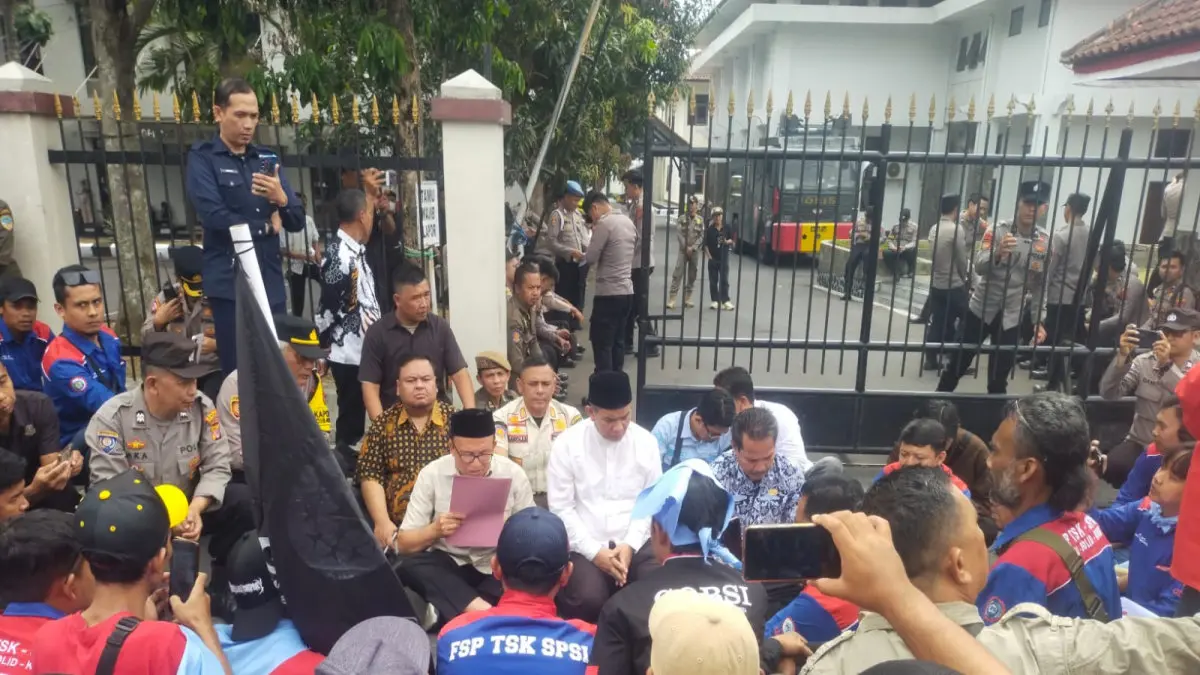 Buruh Tasikmalaya Geram ke Pemerintah, Ribuan Pekerja Siap Turun ke Jalan jika Haknya Tak Dilindungi buruh Tasikmalaya desak perlindungan pekerja