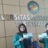 mahasiswi Universitas Mayasari Bakti penerima BSI Scholarship