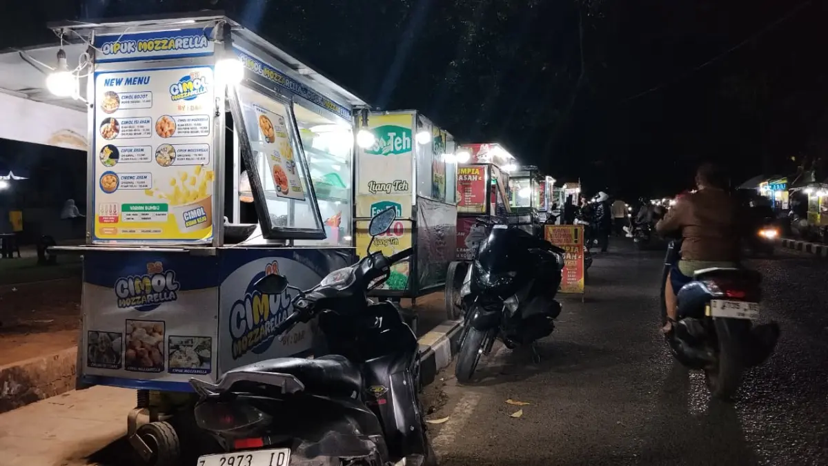 Meski Jalur Ditutup Demi Penataan, PKL Jalan Dadaha Kota Tasikmalaya Tetap Bertahan Walau Pendapatan Anjlok PKL Jalan Dadaha, Penataan pemkot Tasikmalaya