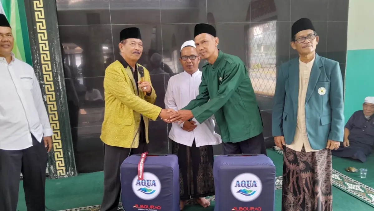 Penghargaan Atas Pengabdian, 2 Marbot Masjid di Kota Tasikmalaya Diberangkatkan Umroh marbot masjid berangkat umroh