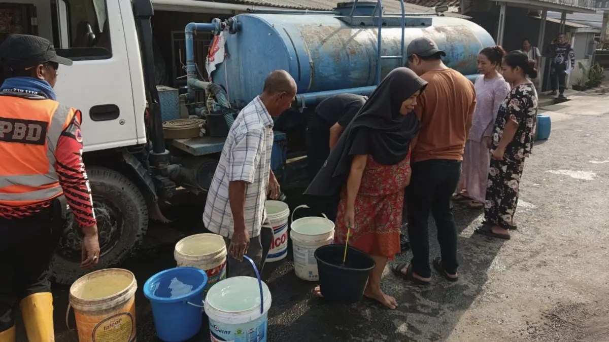Distribusi bantuan air bersih bpbd kota tasikmalaya