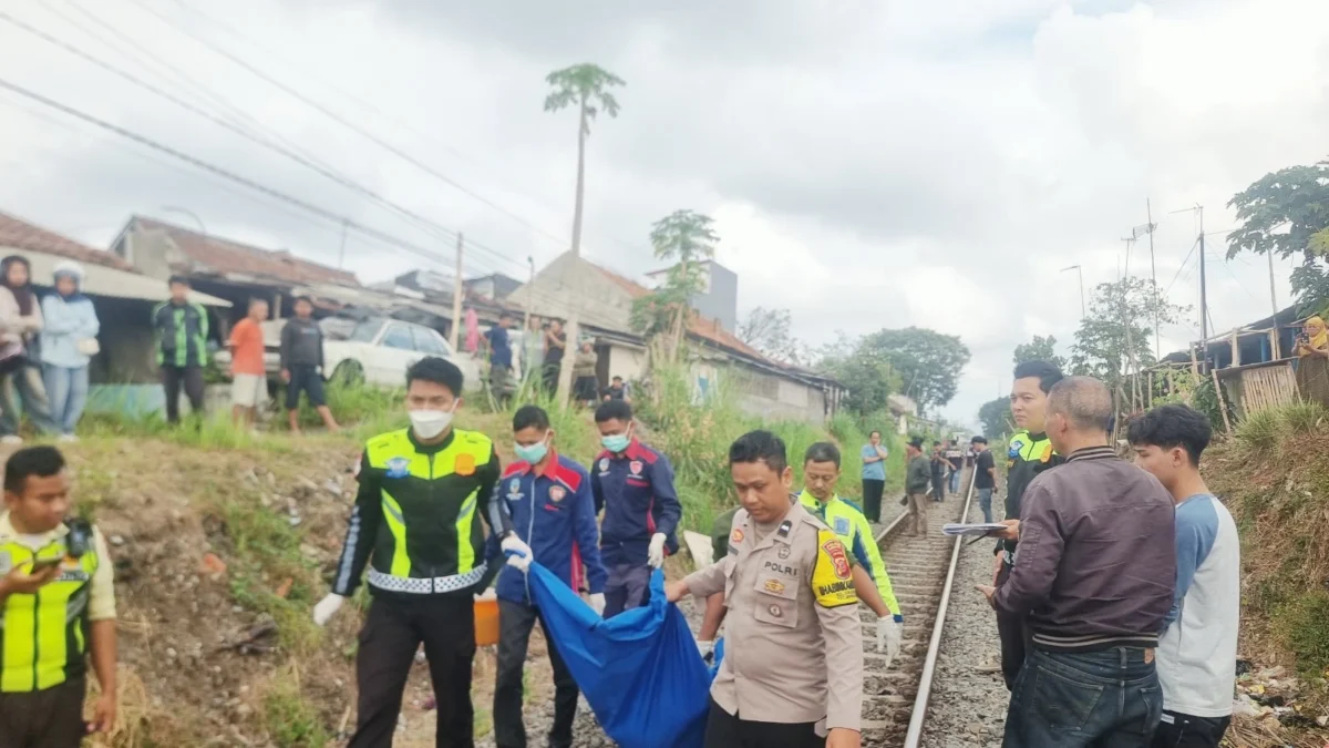 Meninggal Dunia! Wanita Lansia Pegawai Toko Kain Tertemper Kereta di Indihiang Tasikmalaya Lansia tertabrak kereta di tasikmalaya