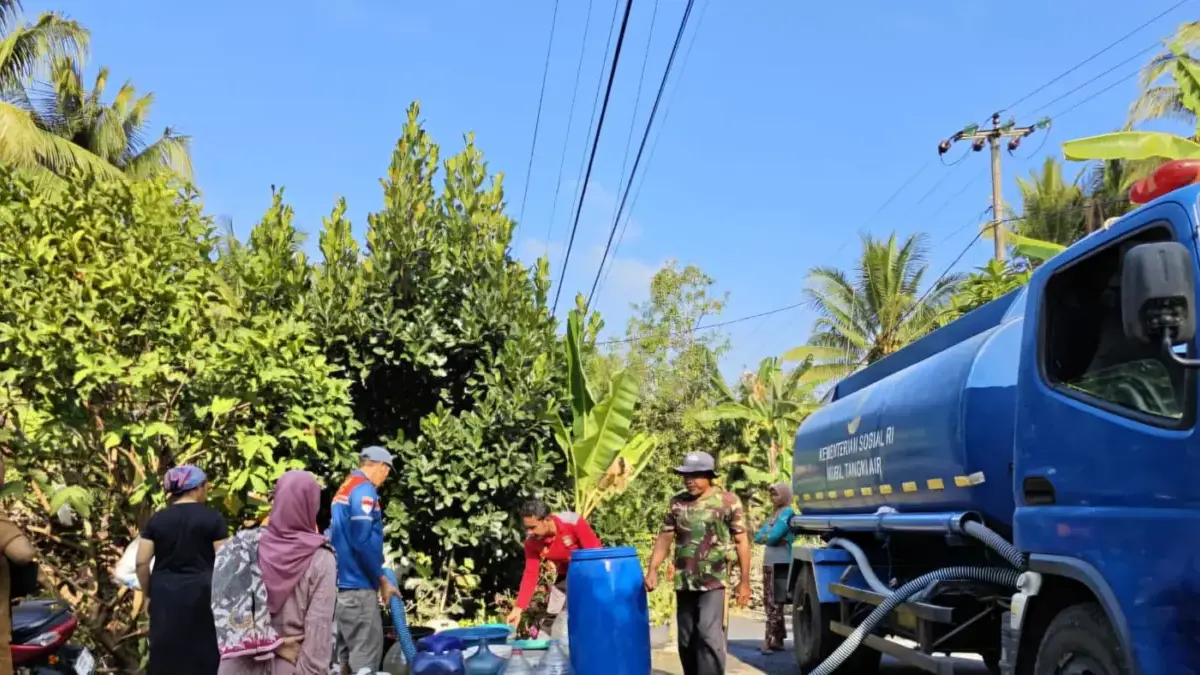 27.946 Warga Krisis Air