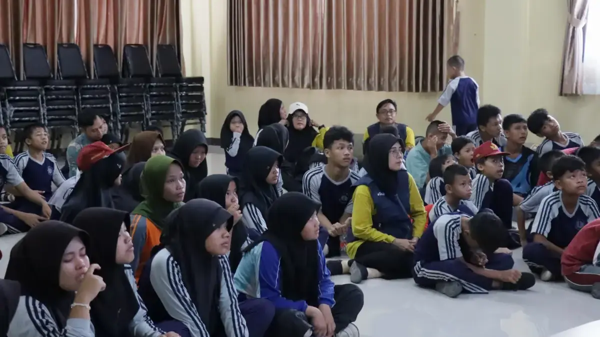 Murid SLB Belajar Tugas Polisi