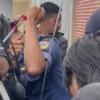 Balita 1,5 Tahun di Tasikmalaya Terkunci di Dalam Mobil, Petugas Damkar Turun Tangan Damkar kota tasikmalaya, balita terkunci dalam mobil