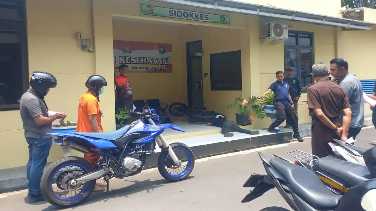Rekonstruksi Kasus Pengeroyokan Remaja di Tasikmalaya! 4 Tersangka Peragakan 16 Adegan, Terancam 7 Tahun rekonstruksi kasus pengeroyokan remaja
