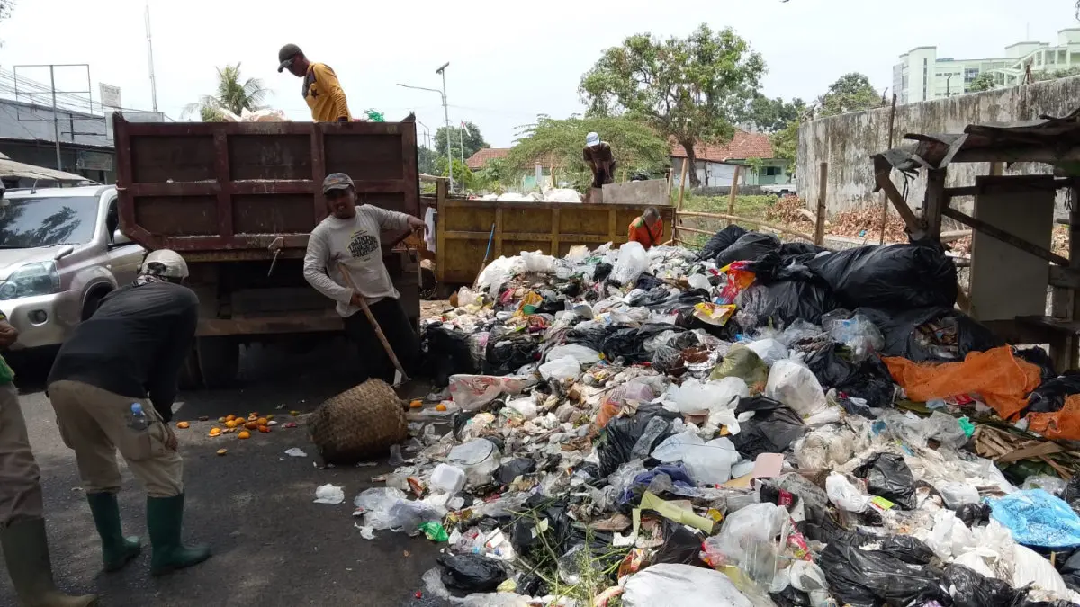 TPS Liar di Kota Tasikmalaya Tak Kunjung Padam, DLH Soroti Kebiasaan Warga Buang Sampah Sembarangan TPS Liar Sulit Dipadamkan