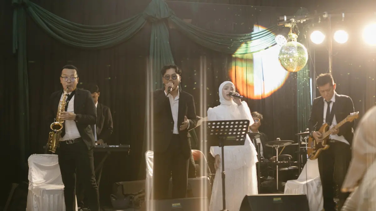 tren intimate wedding