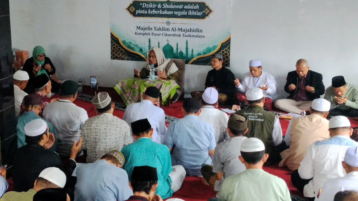 Jangan Biarkan Kebaikan Terpecah! Zikir Bersama Jadi Ikhtiar Satukan Pedagang Pasar Cikurubuk Kota Tasikmalaya Diky Candra ajak pedagang Pasar Cikurubuk bersatu
