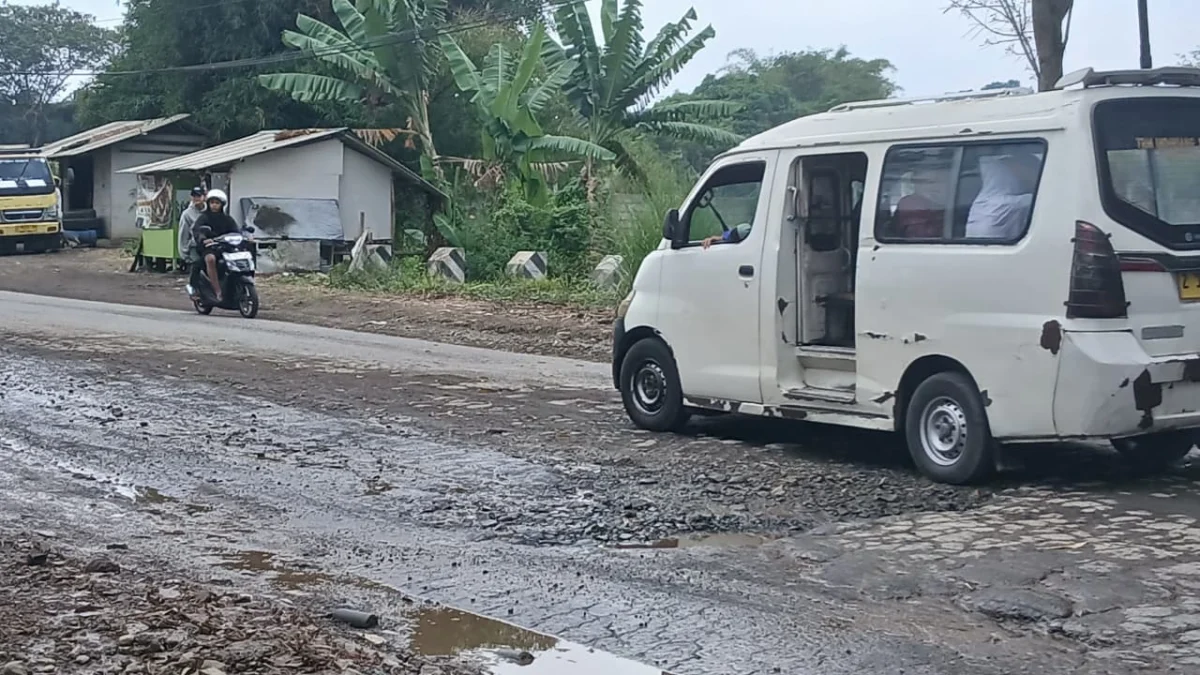 Jalan Mangin Kota Tasikmalaya Rusak, DPRD Sentil Tonase Truk Pasir dan Pengawasan Tambang Jalan mangin rusak